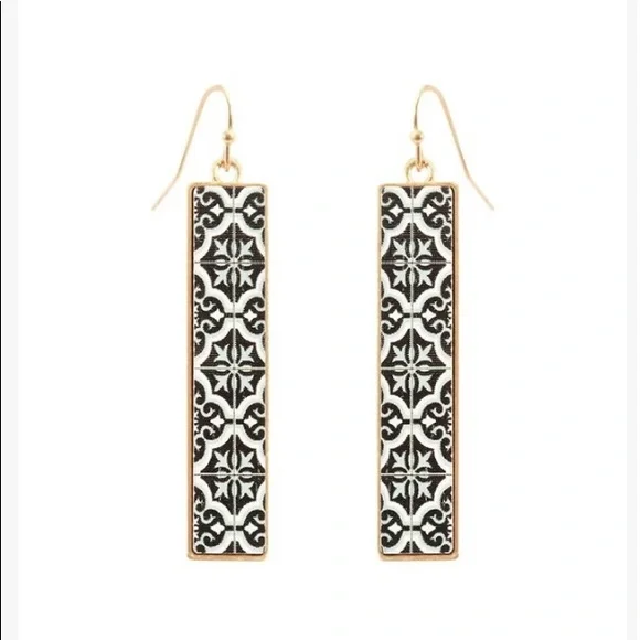 Geometric patterned earrings. Wood. Bohemian style. Beautiful - Picture 1 of 3